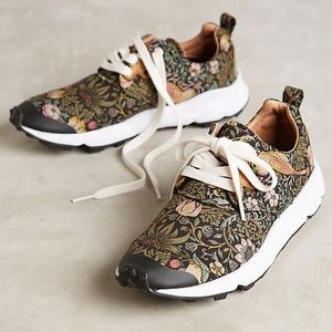 Flower Mountain Strawberry Thief Size 39